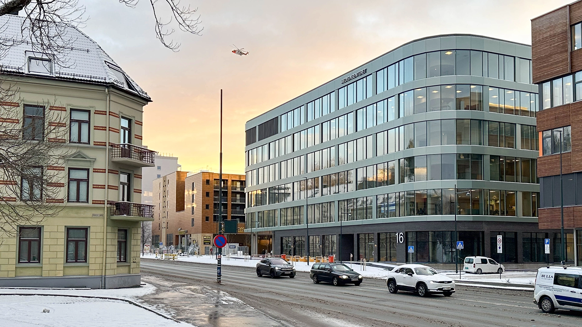 Foto av bygget, Medisinsenteret, i Trondheim.