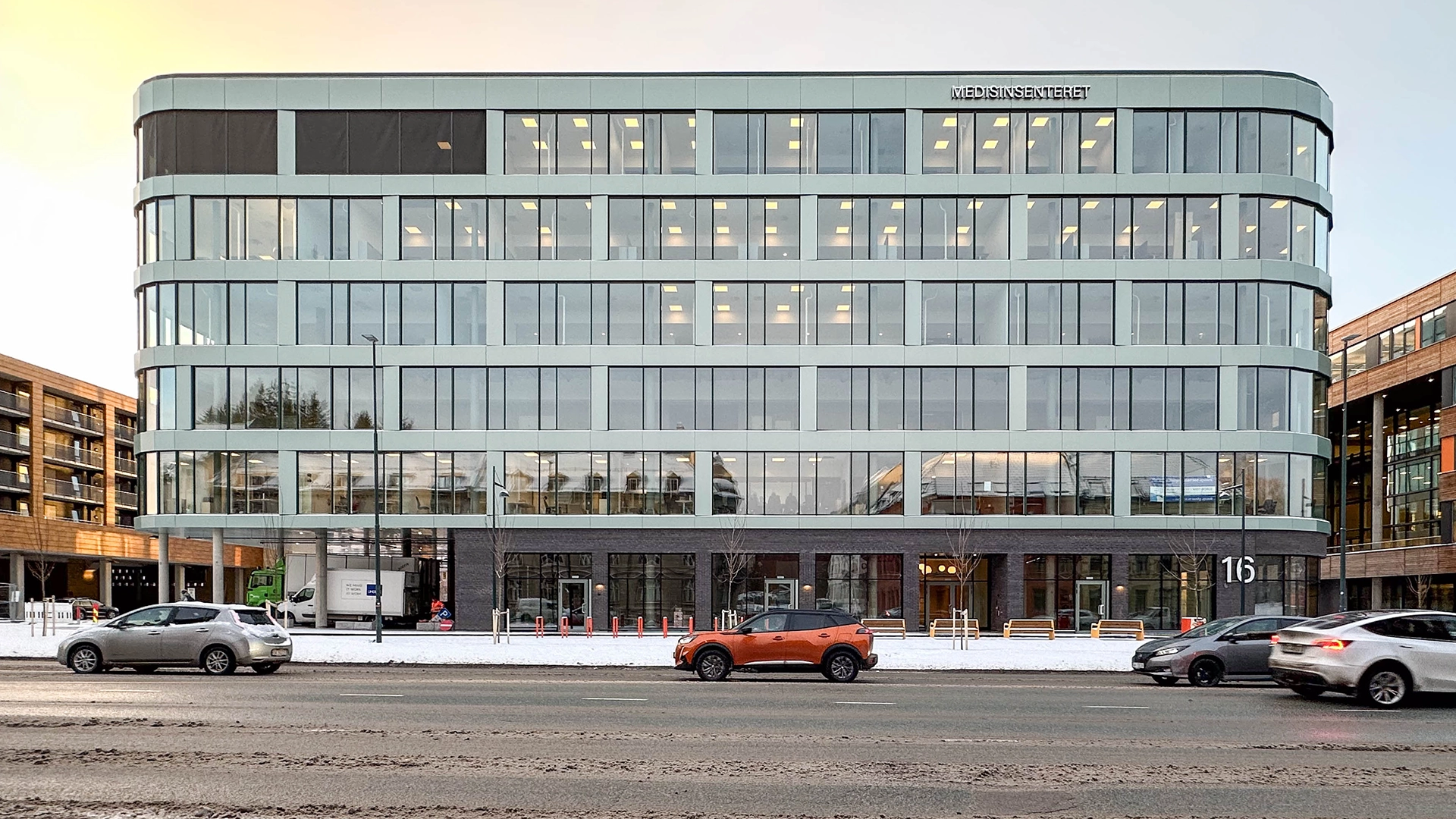 Foto av bygget, Medisinsenteret, i Trondheim.